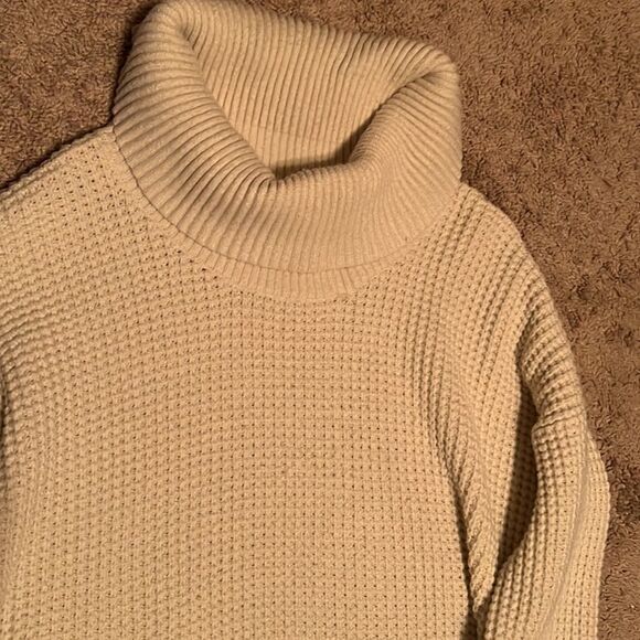 ModCloth turtleneck sweater - Picture 2 of 2